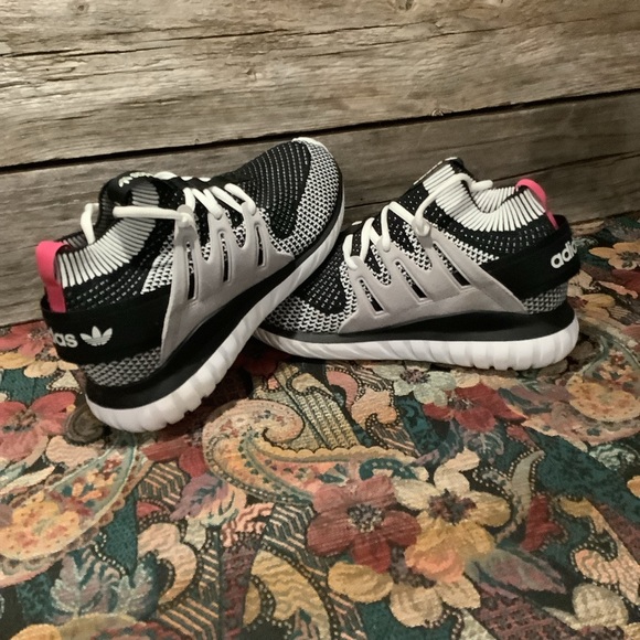 🤡BOGO🤡 ADIDAS Tubular Nova Primeknit in Black & White - Mens 7 EU40 - Picture 12 of 12
